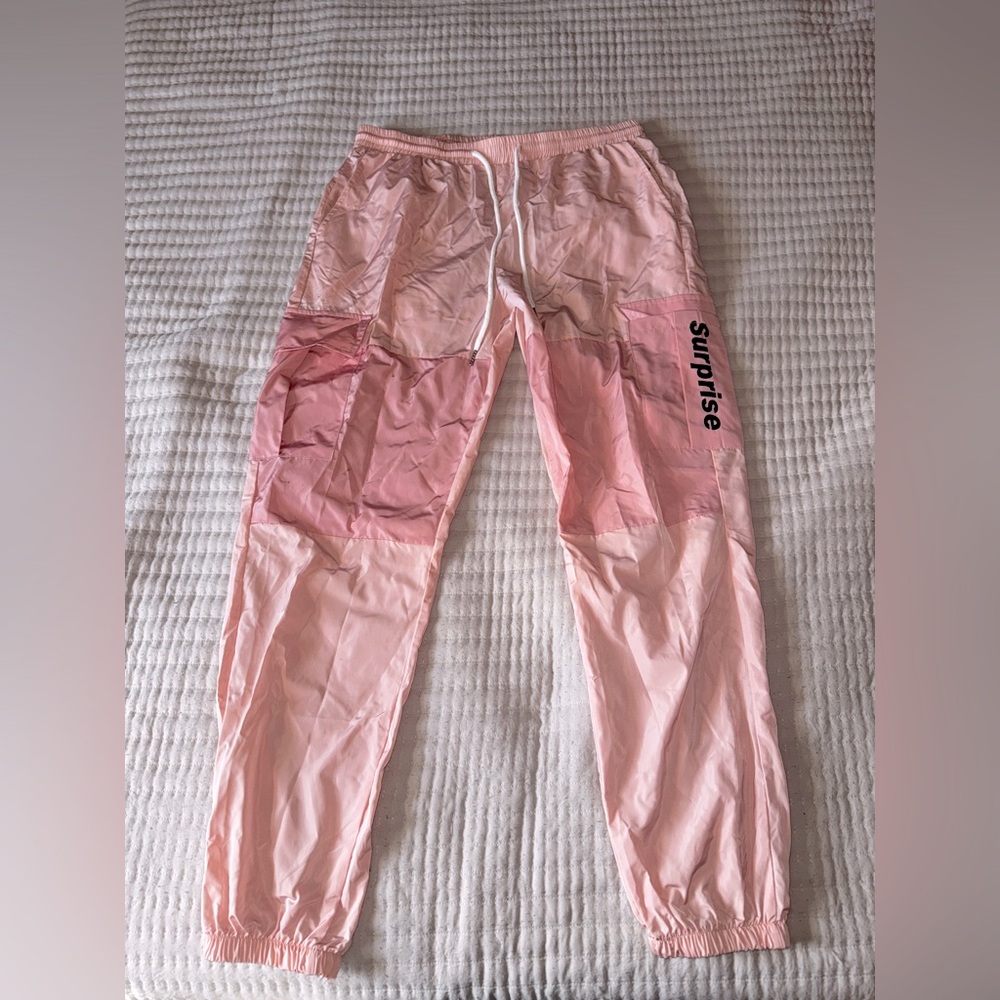 MANFINITY MEN LETTER GRAPHIC FLAP POCKET SIDE WIND PANTS - PINK